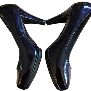 NWOT Navy patent shoes Size 10